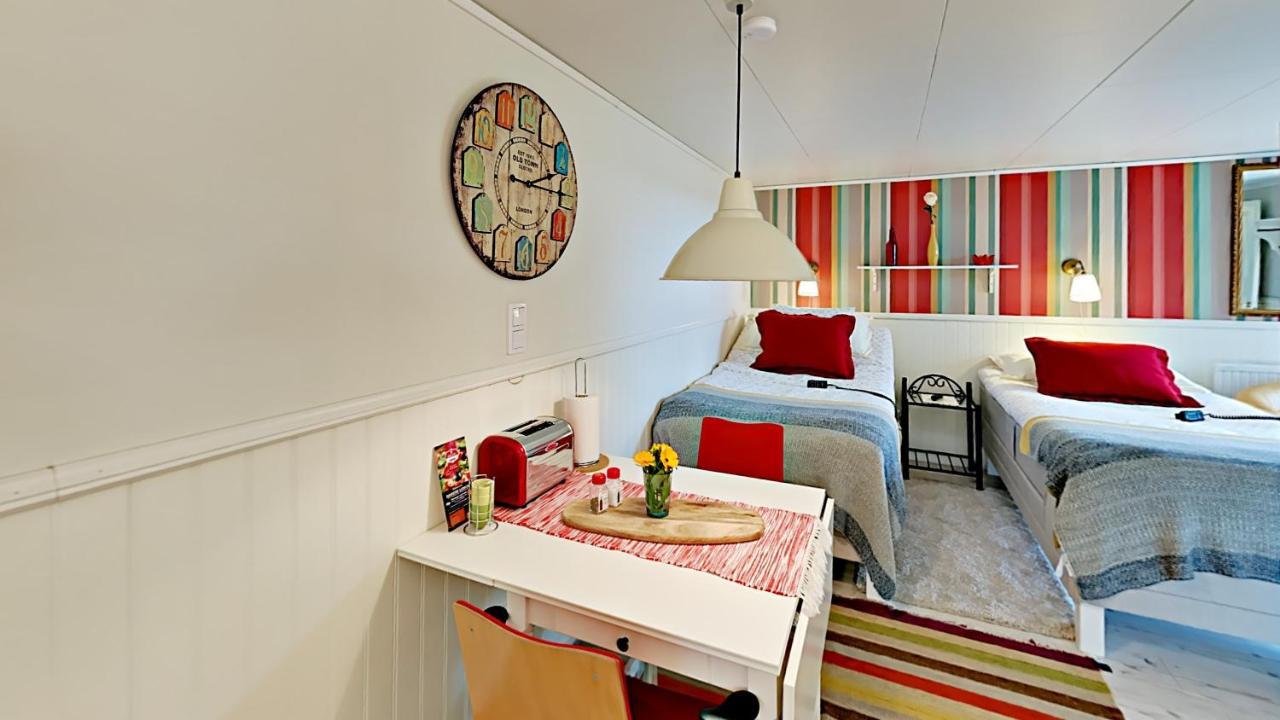 Bålsta Woodstock B & B Studios מראה חיצוני תמונה